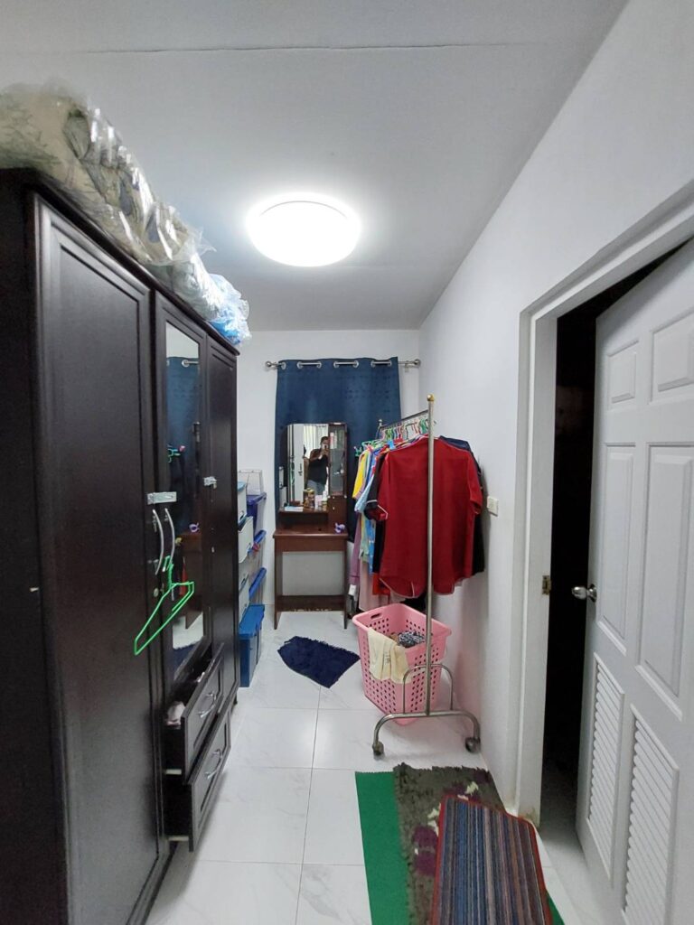 51882
